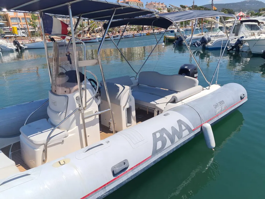Louer un bateau pneumatique à moteur à Bandol