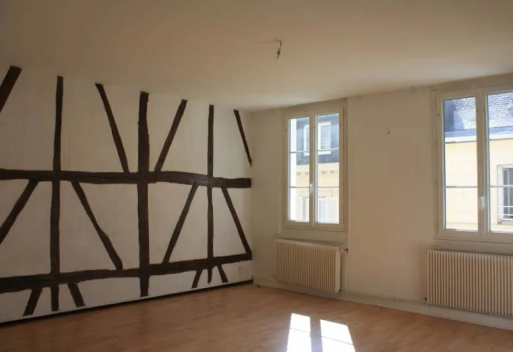 Possibilité d'une place de parking (80€ en plus du loyer)