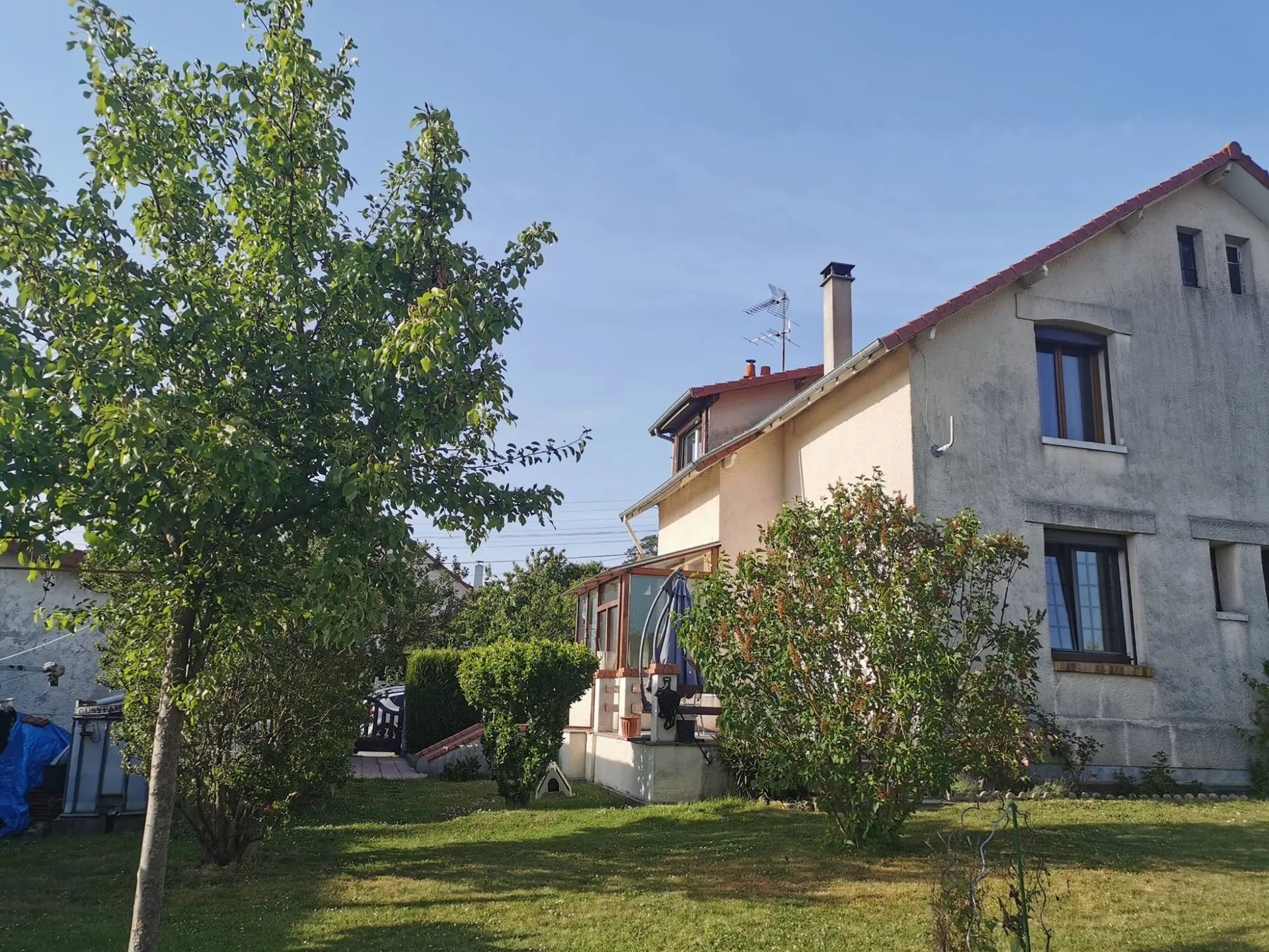 A vendre Maison avec jardin, 3 chambres, à 10 minutes de Dieppe 76200 et de la mer.