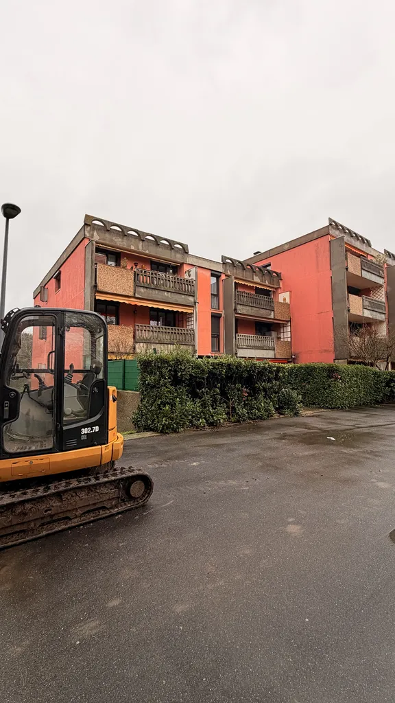 Remplacement de haie et grillage souple par clôture rigide occultante PVC verte à Blagnac près de Toulouse.