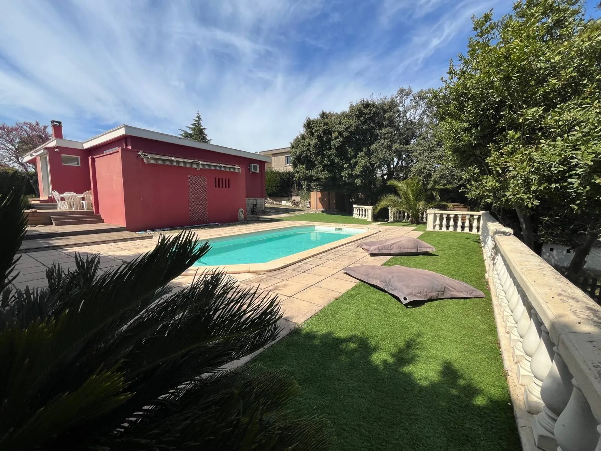 Maison de plain-pied Carnoux en Provence avec garage et piscine, proche commodités, pas de vis à vis
