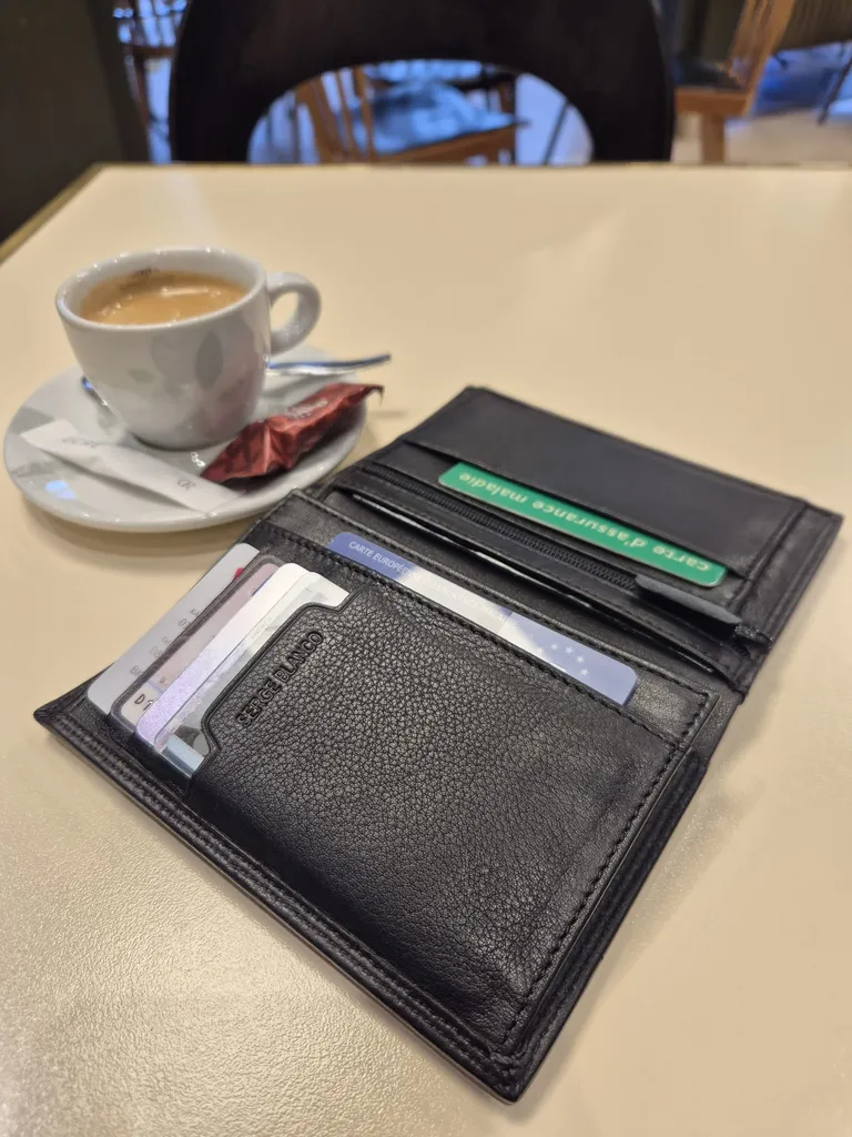 Portefeuille en cuir Serge Blanco disponible chez Evasion Eu