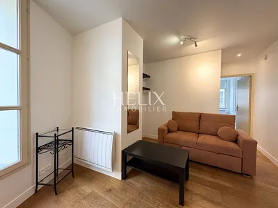 A louer superbe appartement meublé avec une terrasse de 13,78 M² au coeur du centre de Saint-Germain-en-Laye.