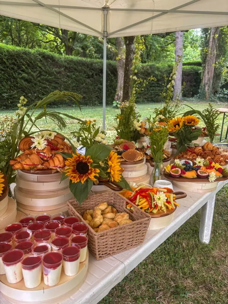 Besoin d'un traiteur pour votre garden party ? Commandez un buffet familial convivial à Dardilly et Lyon