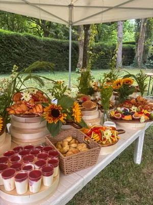 Besoin d'un traiteur pour votre garden party ? Commandez un buffet familial convivial à Dardilly et Lyon