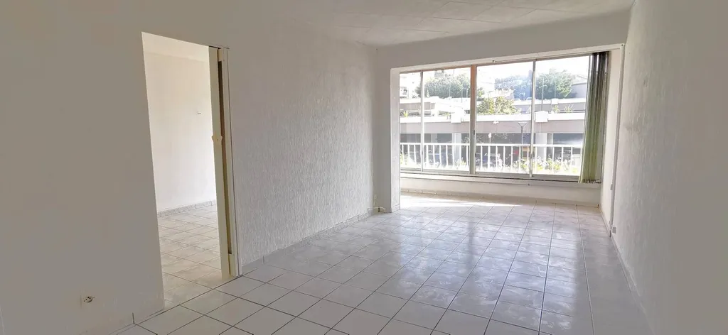 Vente appartement T2 Cassis  à rénover dans résidence sécurisée avec parking juste derrière le port