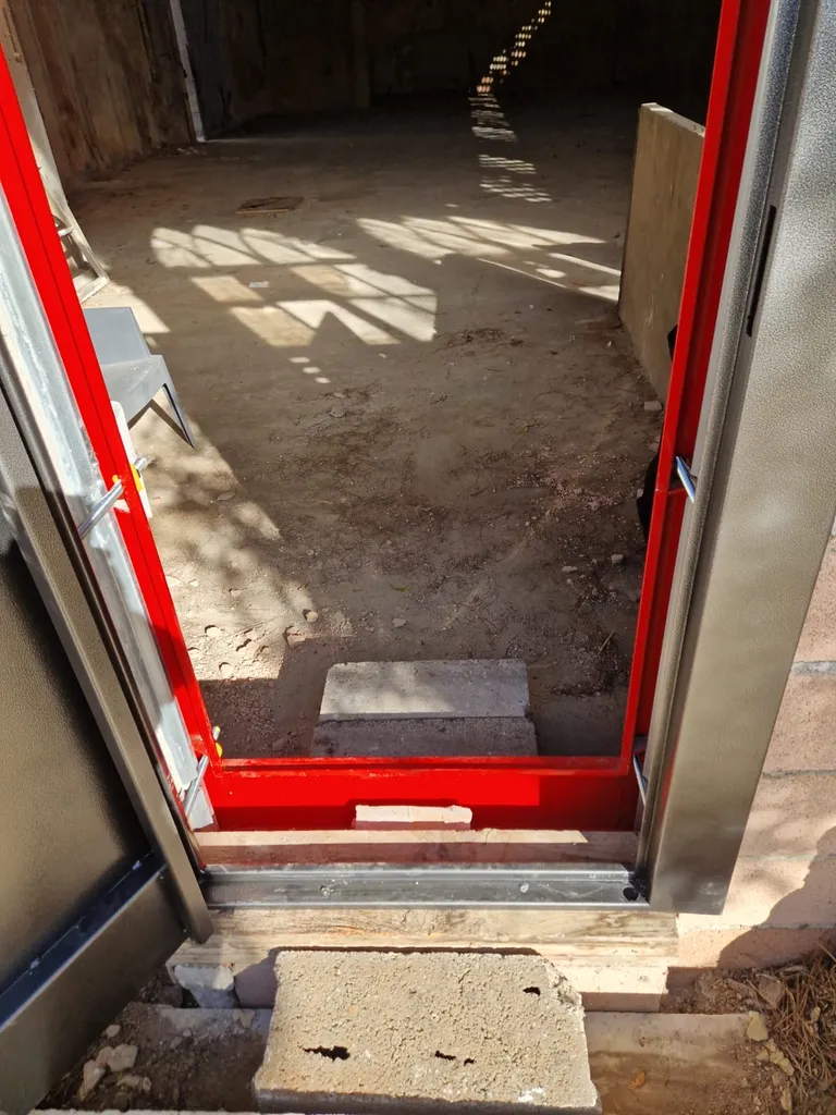 Protection à Marseille 9e du site de la Serre de la Jarre avec vidéosurveillance et porte anti-squat