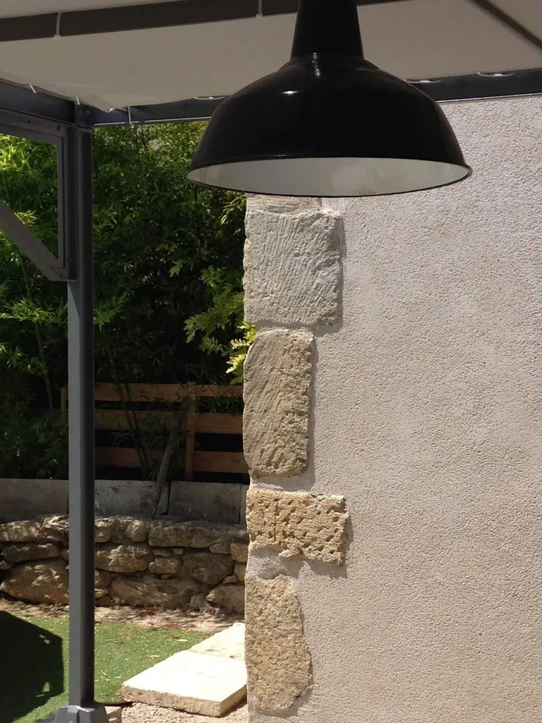 Réalisation d'enduits à l'ancienne à proximité de Gordes-Enduit à l'ancienne gratté à la truelle