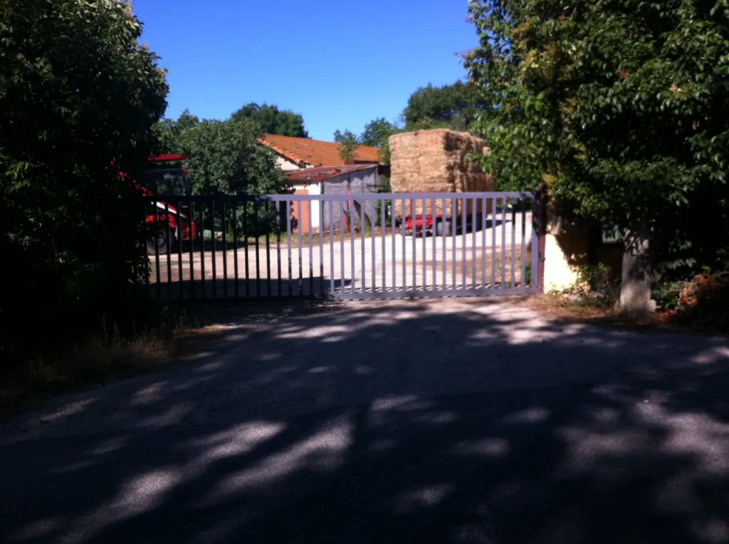 FABRICATION ET POSE GRAND PORTAIL INDUSTRIEL COULISSANT FABRIQUE SUR MESURE A MARTIGUES