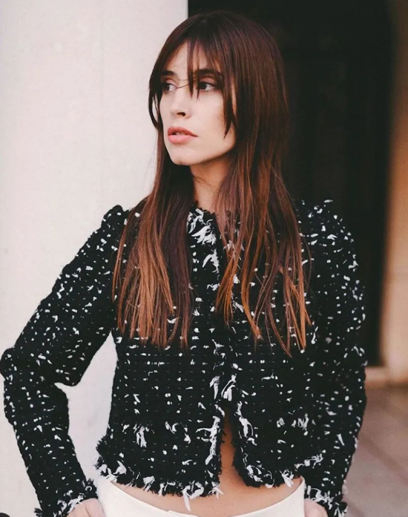 Paule Ka, des vêtements à élégance intemporelle et au chic Parisien, des lignes graphiques et sophistiquées, ce qui rend instantanément reconnaissable une silhouette Paule Ka.