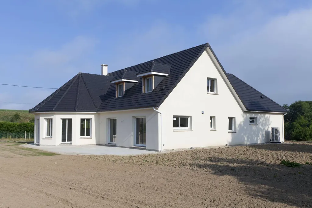 Construction d’une maison à étage avec toiture en tuile terre cuite proche de Saint-Valéry-en-Caux 76