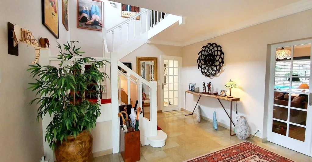 Maison rénovée avec piscine et garage - Pessac Centre à vendre