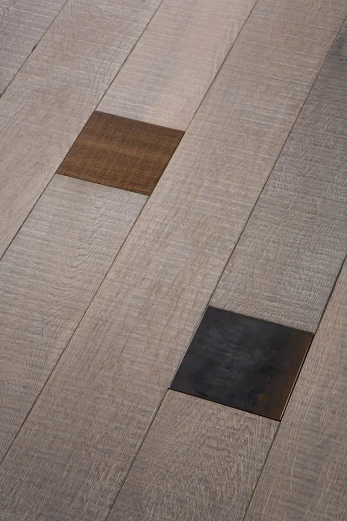 parquet avec cabochons métal ou bois