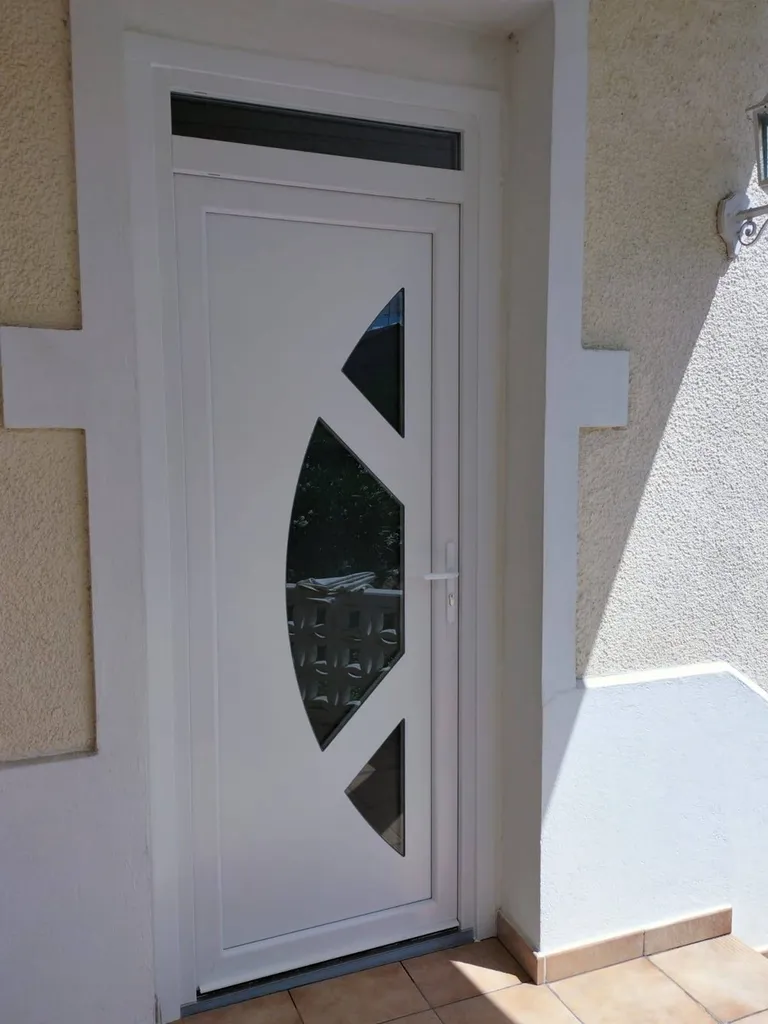  Devis gratuit pour une installation de porte d'entrée en PVC à Villeurbanne