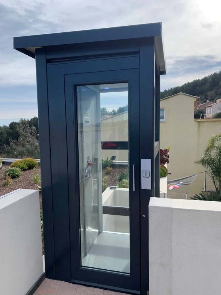 ascnesuer extérieur pylone verre en extérieur VIMEC E07 hyères près de Toulon