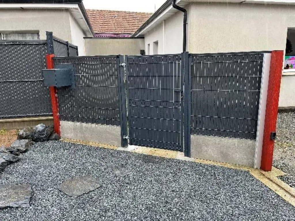 Création d’un parking avec enrochement en pierre naturelle  et pose d’un portillon et sa clôture sur Le Havre 76