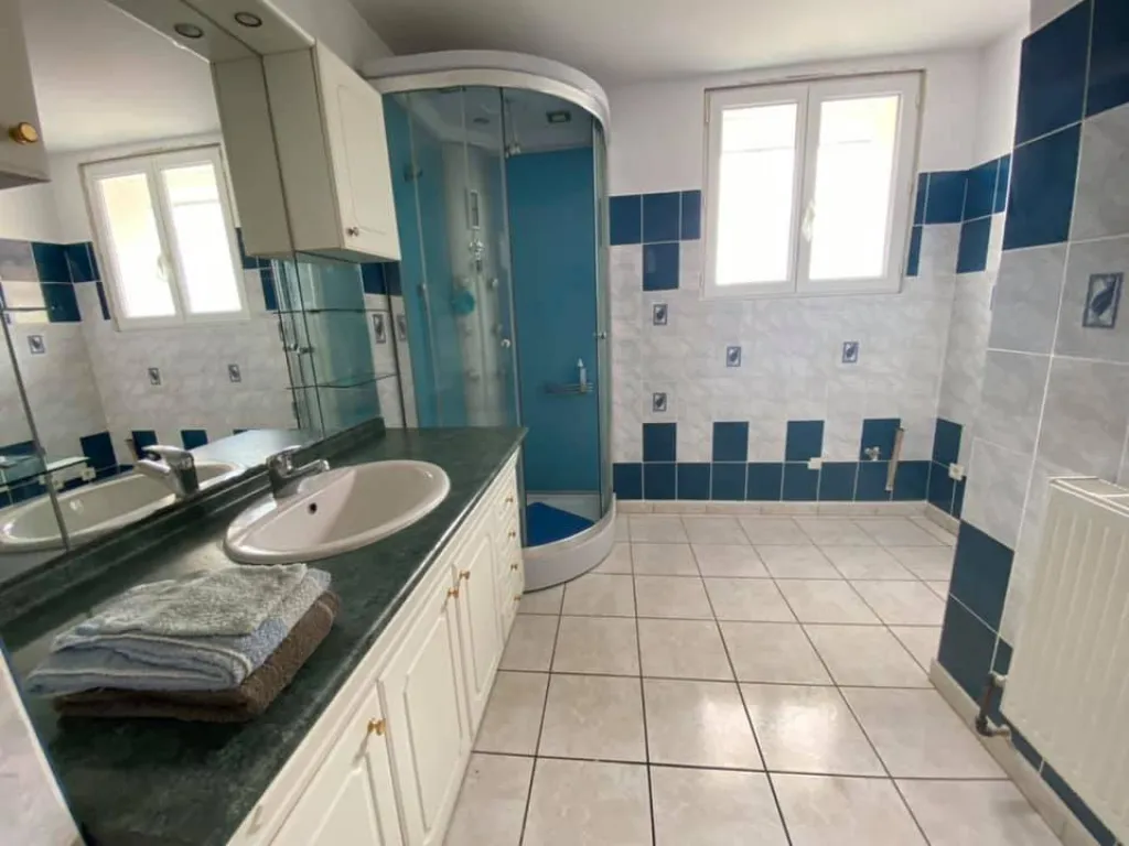 A acheter, beau pavillon plain pied sur sous-sol complet, 3 chambres, sur terrain clos de 550 m² TOURVILLE LA RIVERE 76410