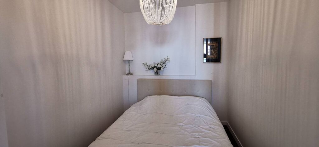 Vente appartement T2 Cassis  entièrement refait ouvrant sur balcon sur le port