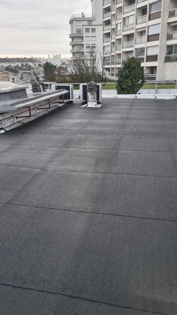 Étanchéité bicouche non accessible pour protéger votre toiture à Bègles en Gironde