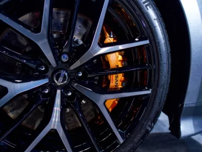 Chaque détail de cette Nissan GT-R est sublimé grâce à l’application du PPF film de protection XPEL Fusion, offrant une défense optimale contre l’usure du temps.