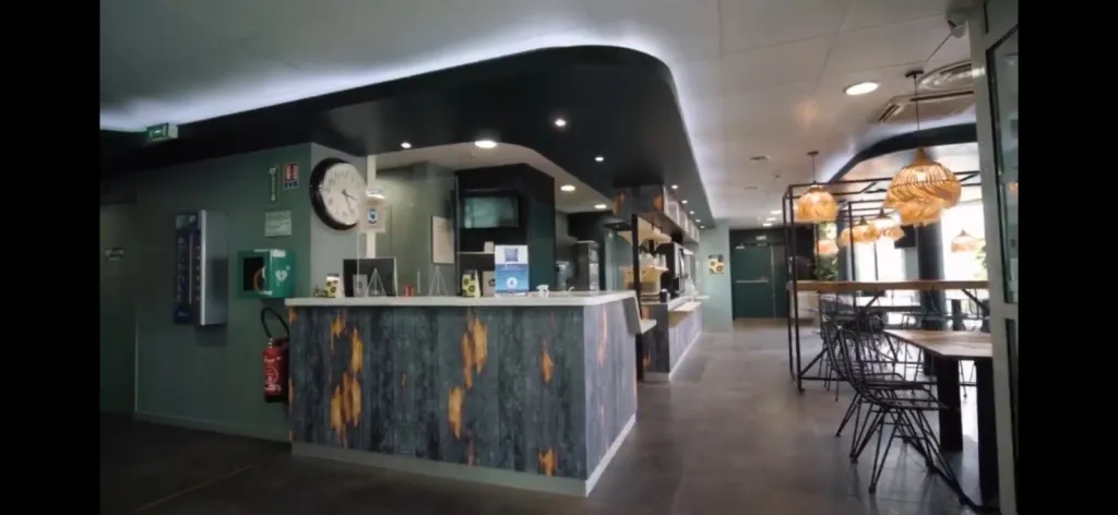 Agencement de l’hôtel ibis à Mérignac