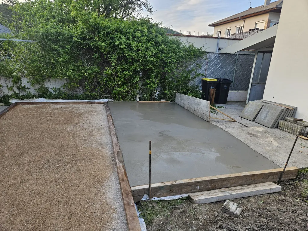Création de terrain de pétanque et terrassement pour aménagement extérieur à Ambérieu-en-Bugey avec finition en gravier compacté