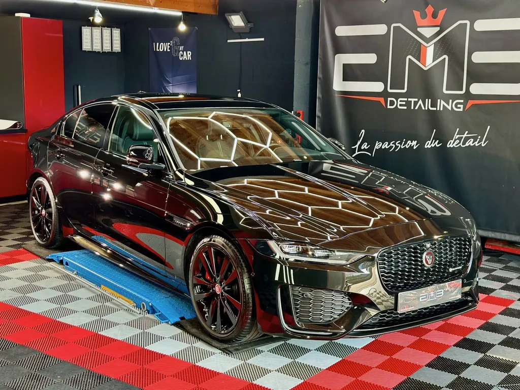 spécialiste du traitement céramique du Lyon et sa région . protection carrosserie Jaguar XE