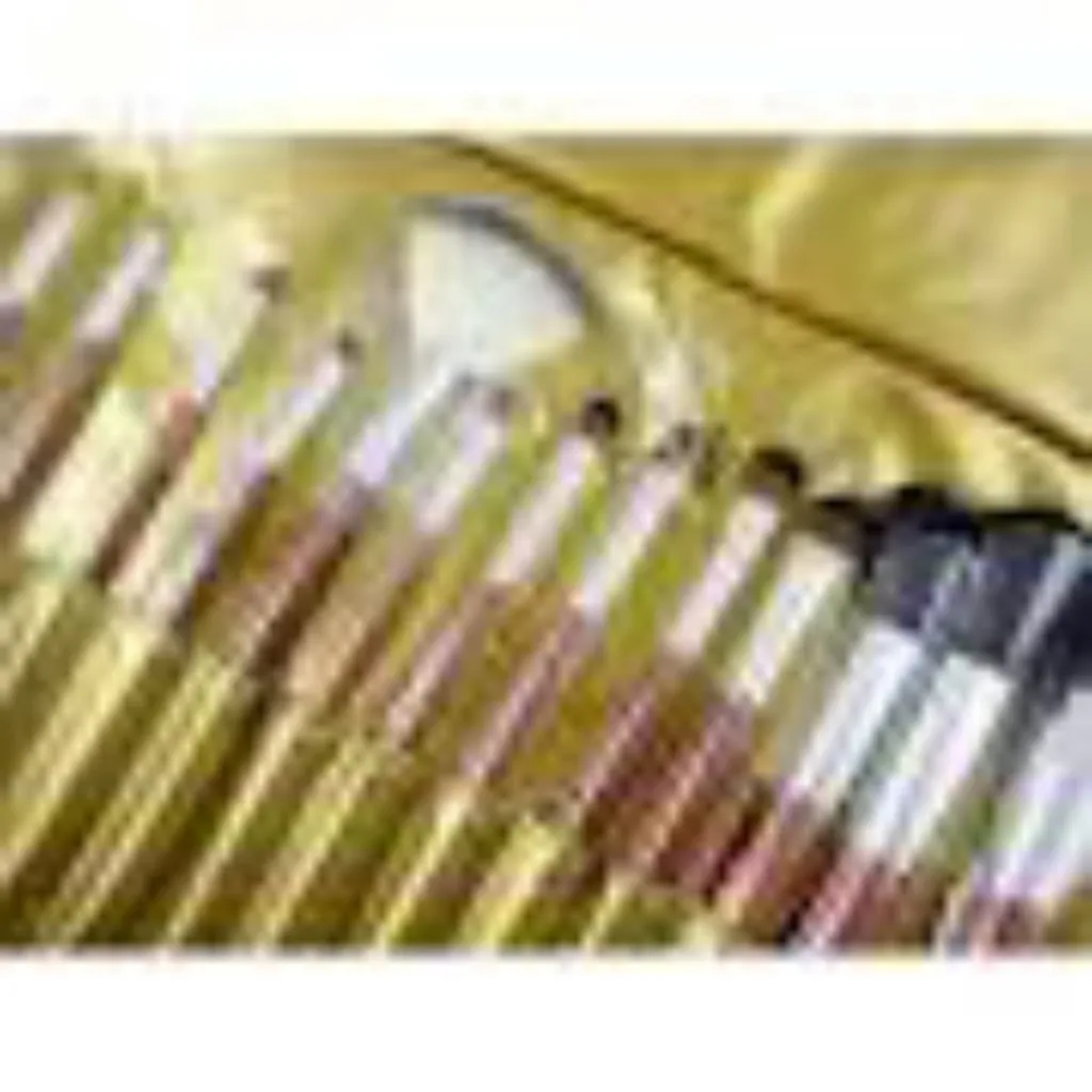 L'or, de plus en plus utilisé par les plus grandes marques de cosmétiques.