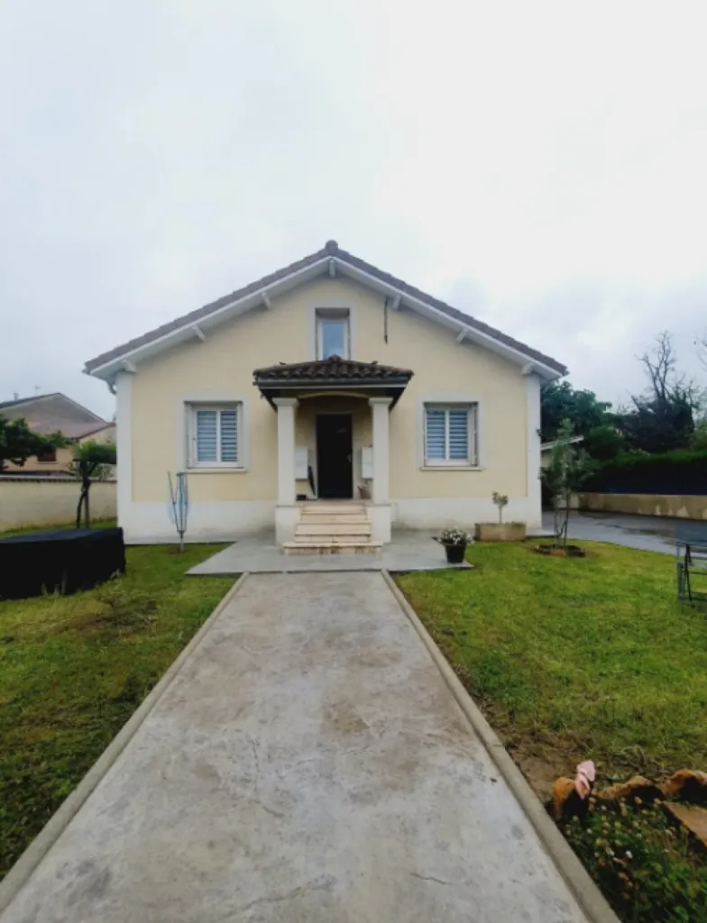 Acheter maison à Décines-Charpieu (69150) près de Lyon: 6 pièces 4 chambres 135 m² avec terrain 742 m²