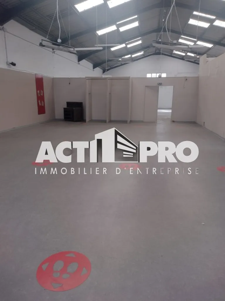 Entrepôt à louer de 390 m² avec cour privative au Polygone Nord à Perpignan