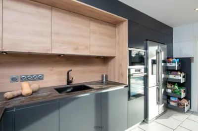 Conception et installation d’une cuisine ARMONY Lavagna avec façades laquées et plans stratifiés à Plaisance-du-Touch
