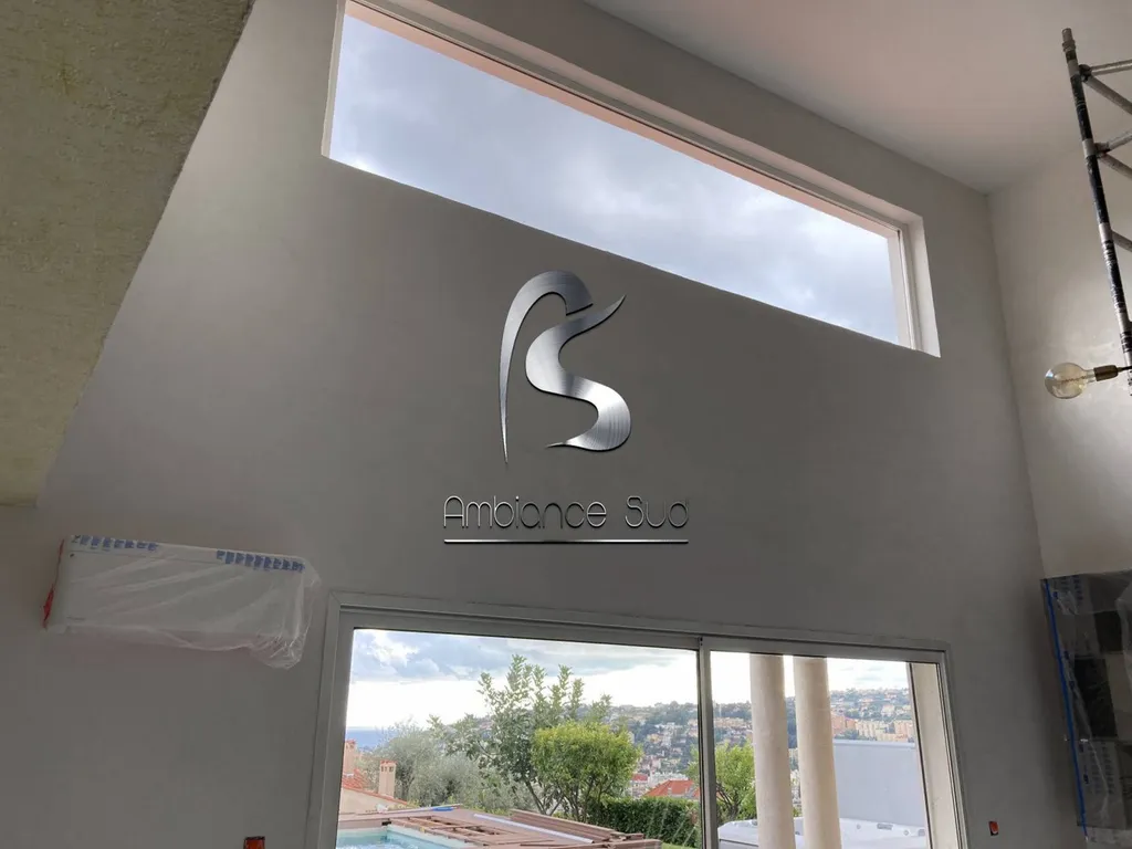 Rénovation sur mur en béton ciré taloché aux Issambres quartier de Roquebrune-sur-Argens Var 83