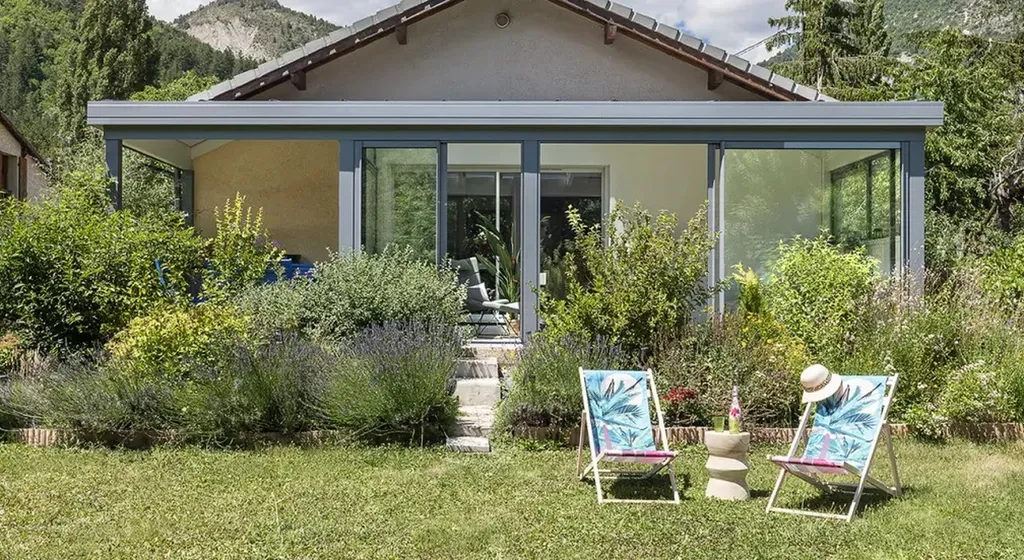 Les différents types de pergolas de jardin dans le Var : laquelle choisir pour votre extérieur ?