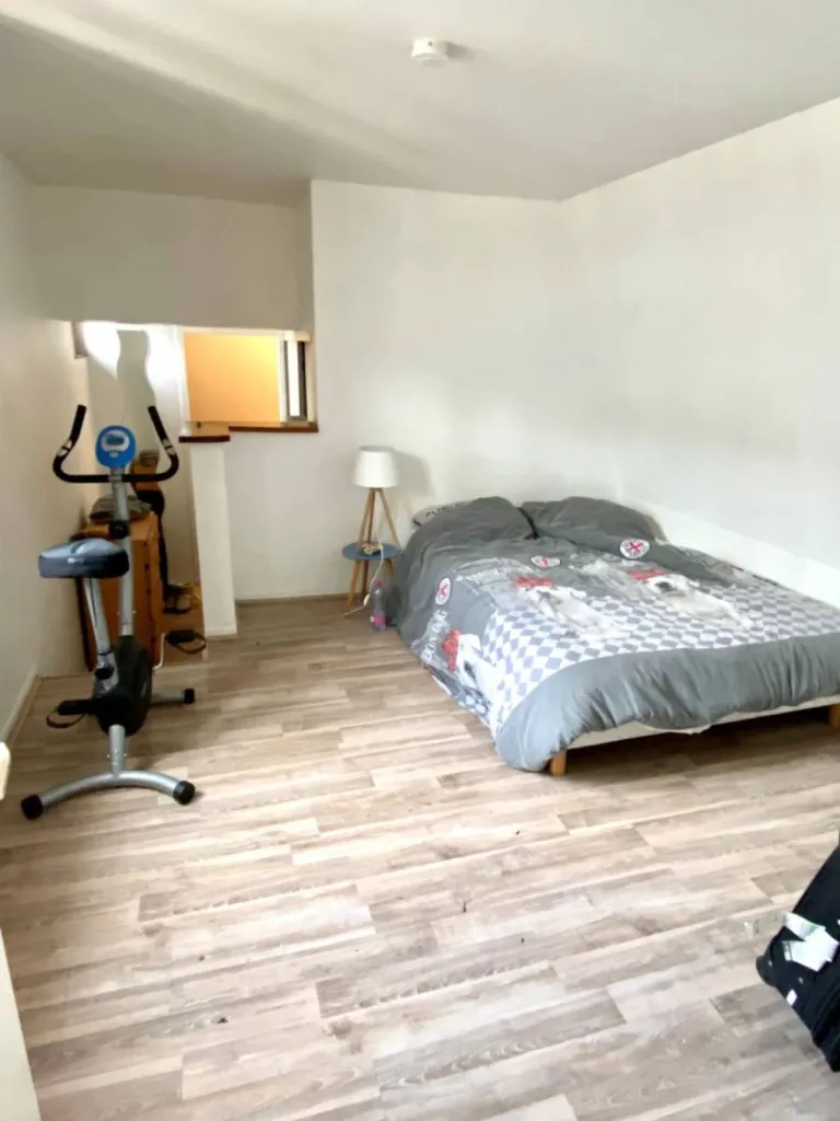 chambre spacieuse pleine de charme