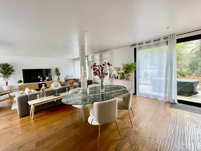 Location réalisée par l'agence HELIX Immobilier du Vesinet, Une charmante maison de 6 pièces principales en plein coeur du centre ville du Vésinet