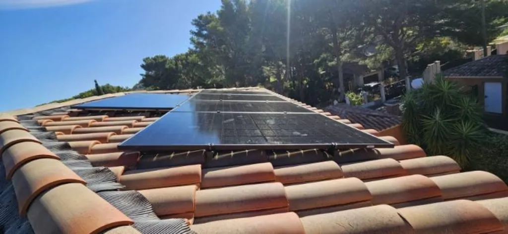 Installez vos panneaux photovoltaïques chez vous à Marseille et dans les Bouches du Rhône avec Provence Energie Solaire Services