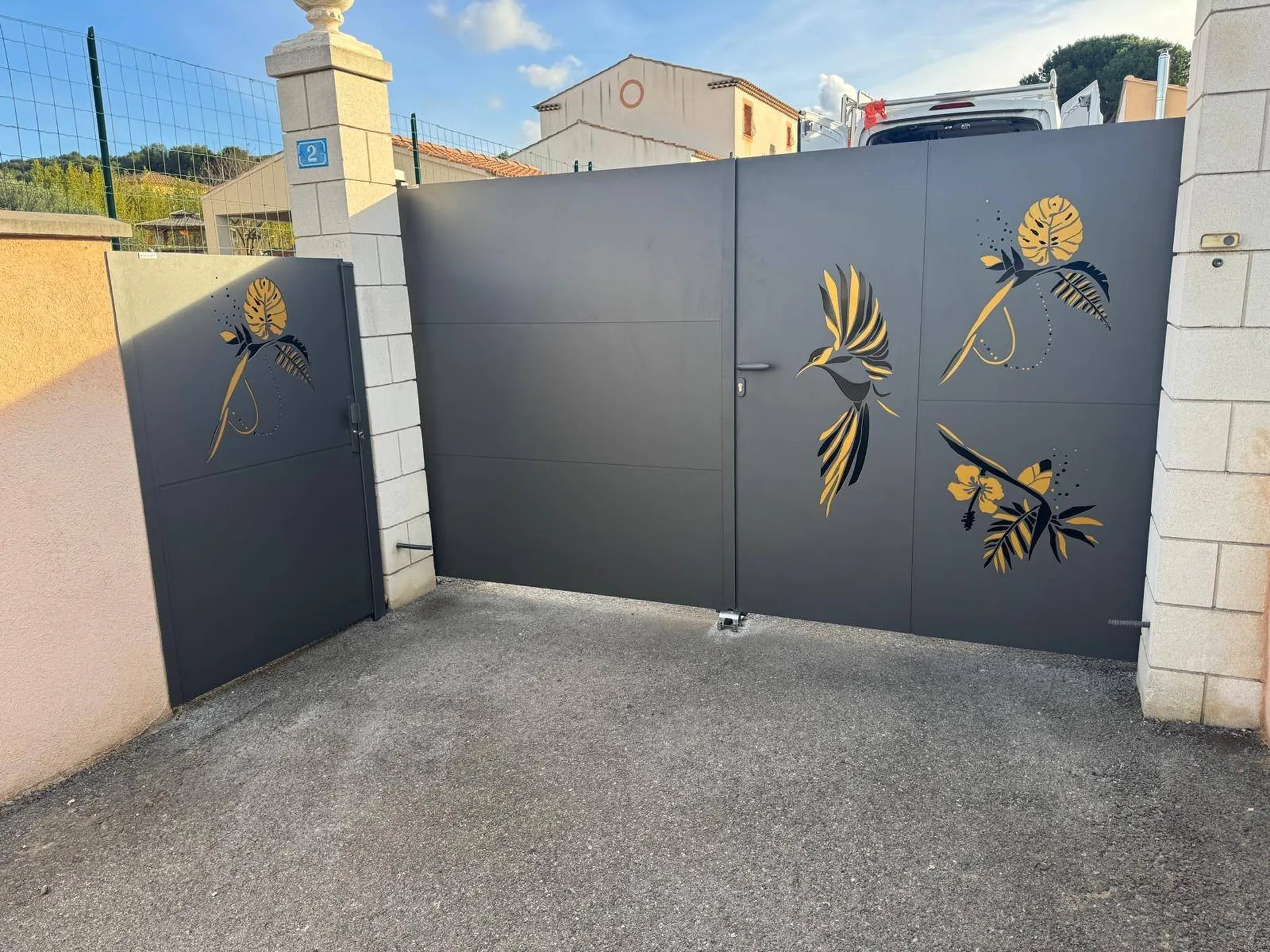 Nouvelle installation d'un portail et portillon en aluminium sur mesure aux Pennes-Mirabeau