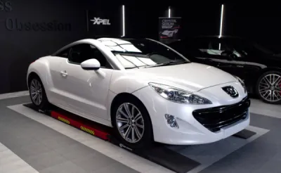 Protection et traitement céramique longue duré posé chez un spécialiste de la protection sur cette Peugeot RCZ