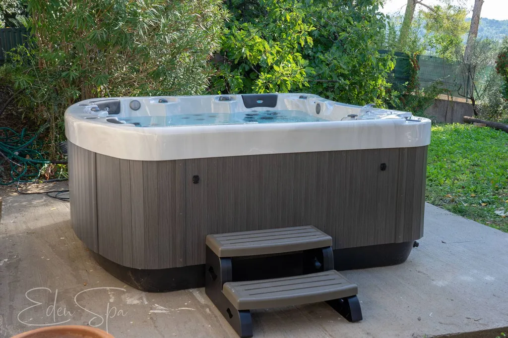 jacuzzi familial extérieur roquevaire