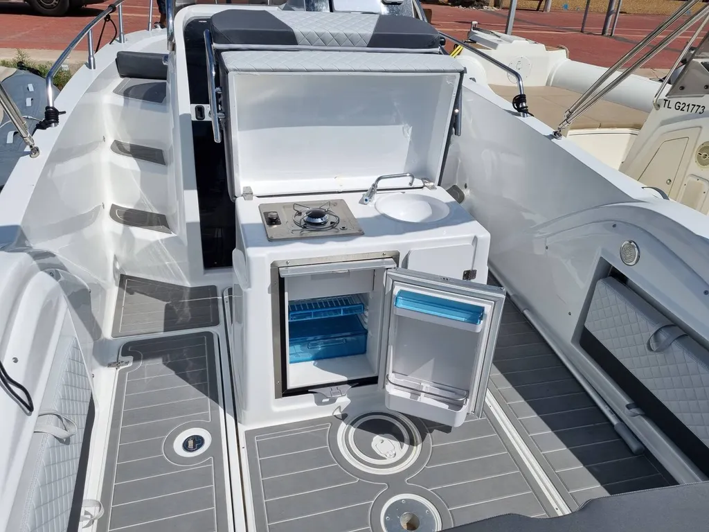 Vedette habitable d'occasion tout équipée Var