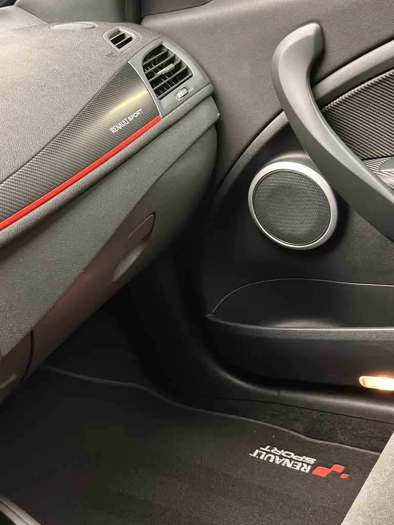 Lustrage sur une Renault Megane RS Trophy-R à Le Mans