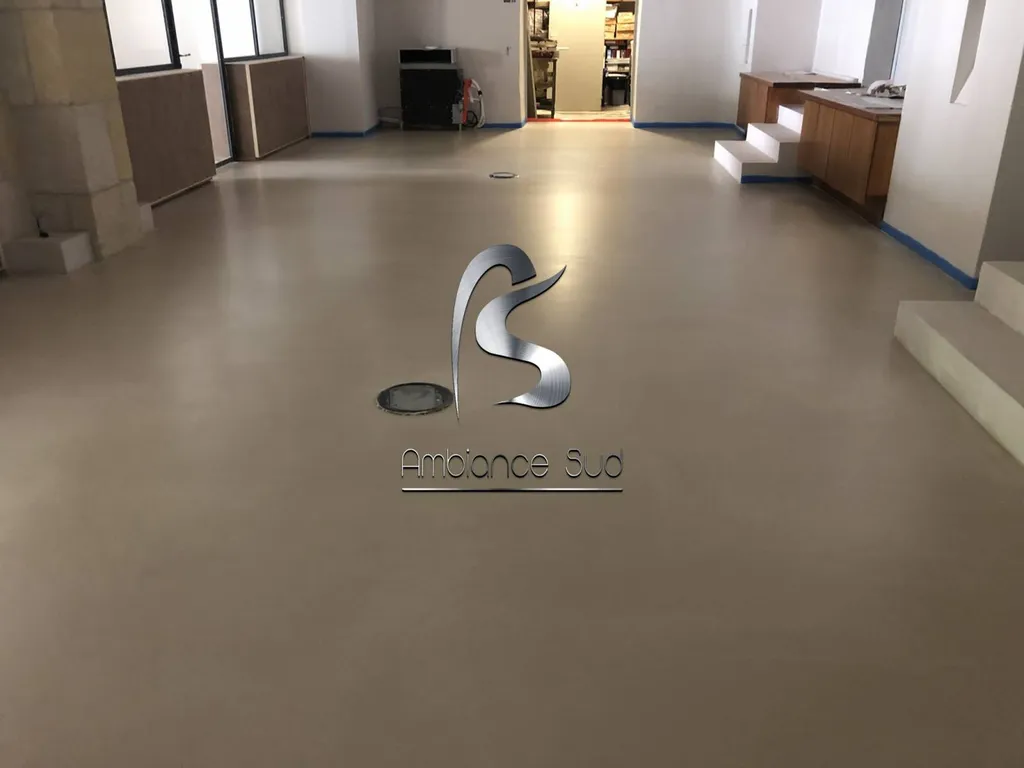 SOL EN BETON CIRE COULE A BANDOL DANS LE VAR 83