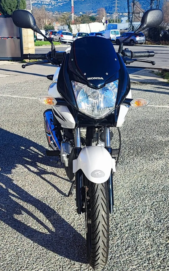 HONDA CBF 125 du 02/2012 avec 8300 KM