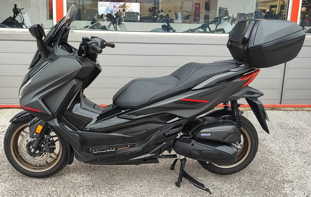 HONDA FORZA 125 LIMITED EDITION TOP BOX DU 01/2025 AVEC 7500 KM