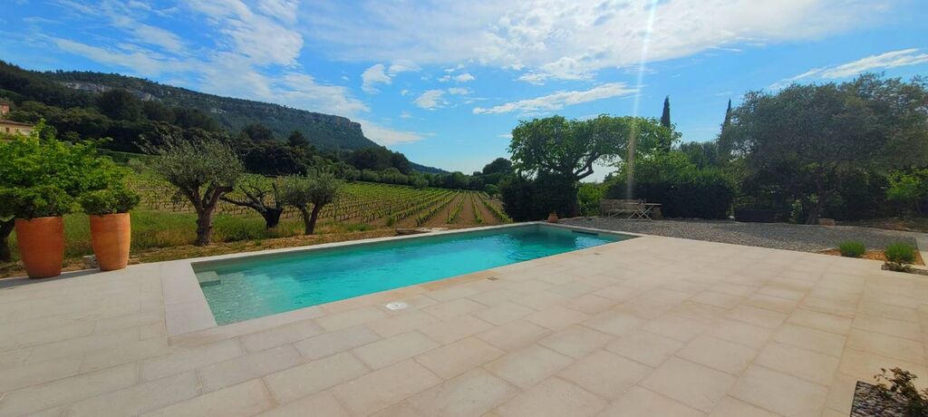 A vendre maison Cassis dans les vignes, entièrement rénovée, très jolie vue dégagée 