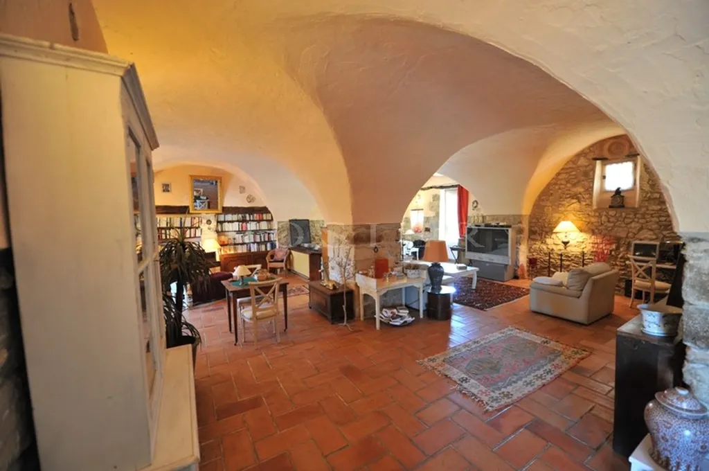 Mas du 18ème Siècle restauré au coeur des Monts du Vaucluse   