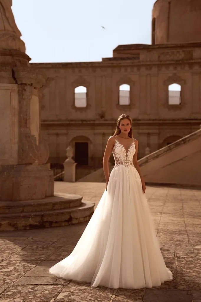 Robe de mariée princesse avec décolleté V ploingeant à Marseille près de la Valentine