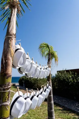 Organiser son mariage bohème les pieds dans l'eau et cérémonie laïque sur l'Ile de Rhodes en Grèce