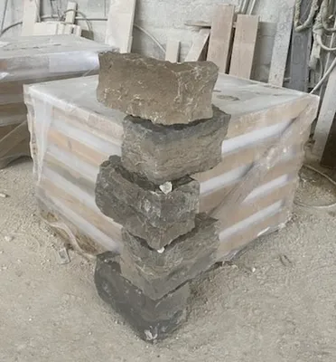 Angle parement massif faces naturelles en pierre de Dordogne Montagnac gris