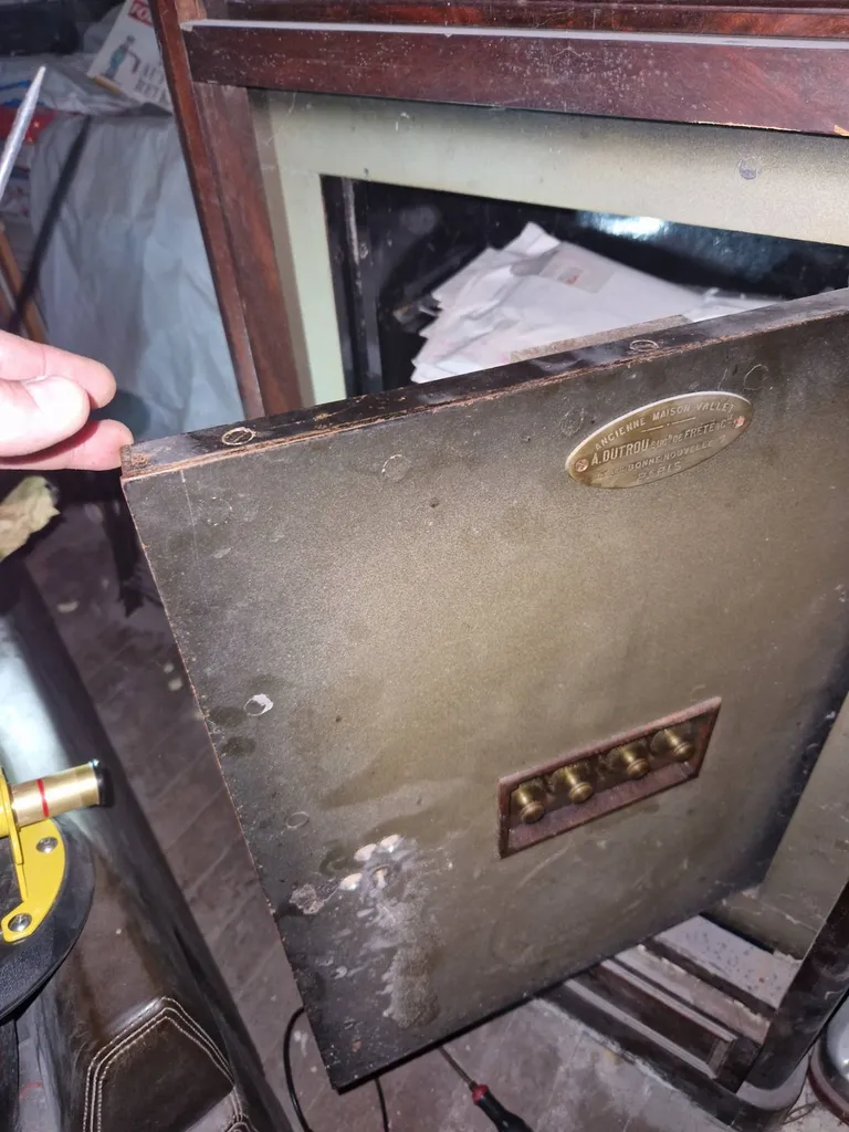 coffre fort ouvert par nos serruriers coffretiers sur Coudekerque-Branche